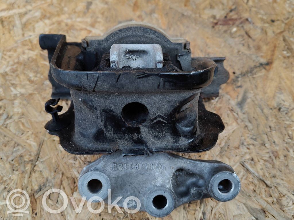 Engine mounting bracket   9683181180
