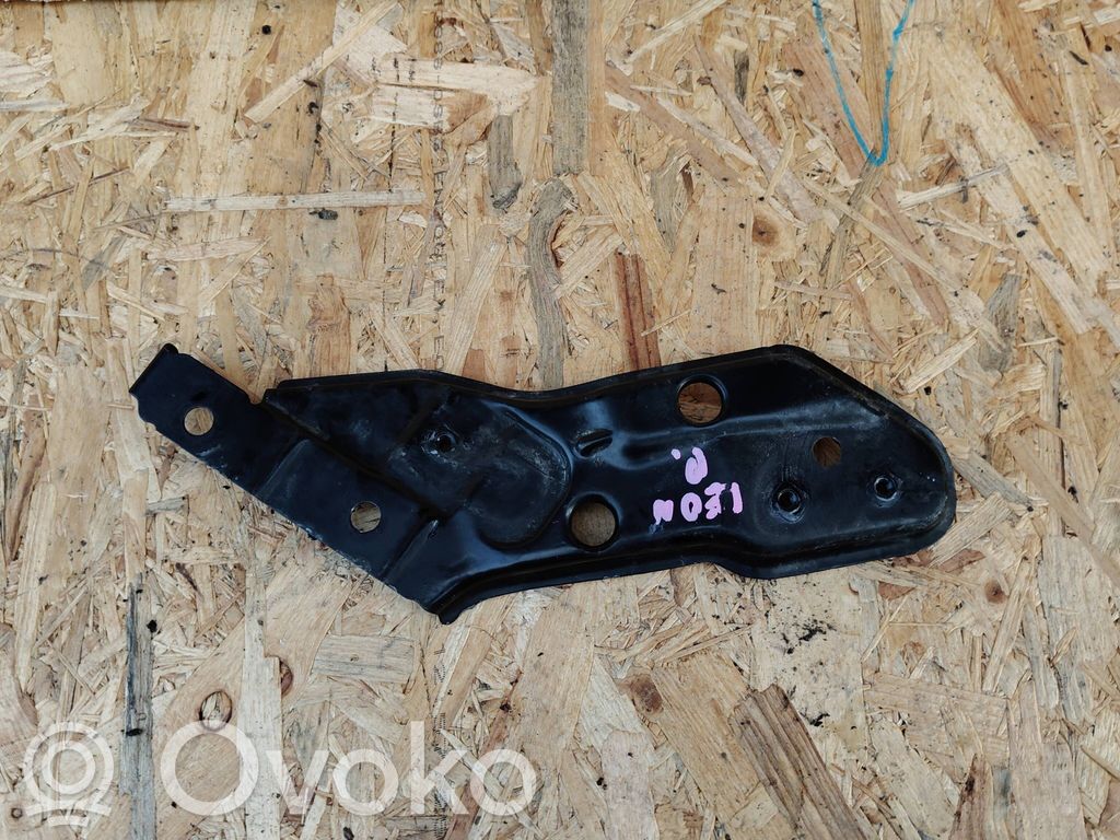 Seat Leon IV Headlight/headlamp mounting bracket 