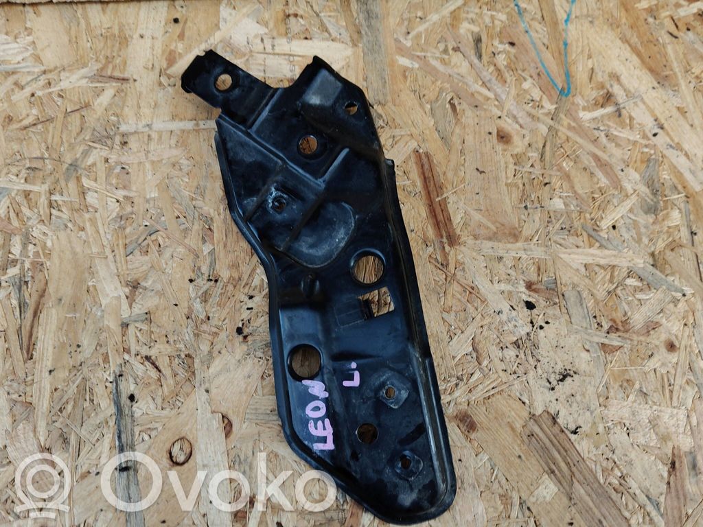 Seat Leon IV Headlight/headlamp mounting bracket 