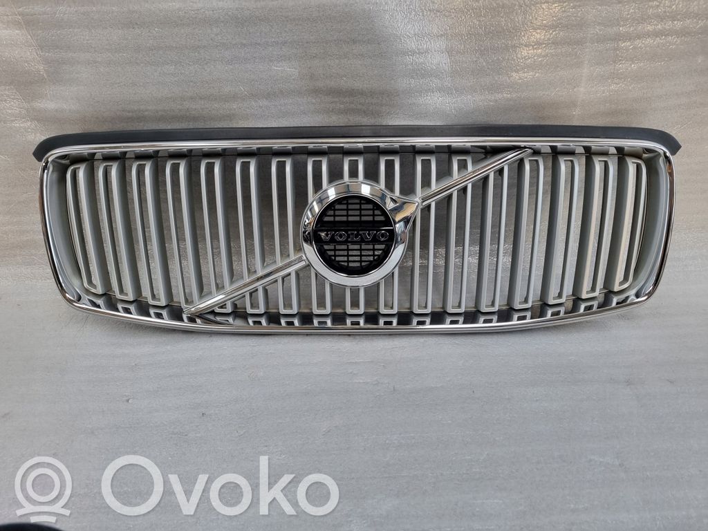 Volvo XC90 Etupuskurin ylempi jäähdytinsäleikkö 