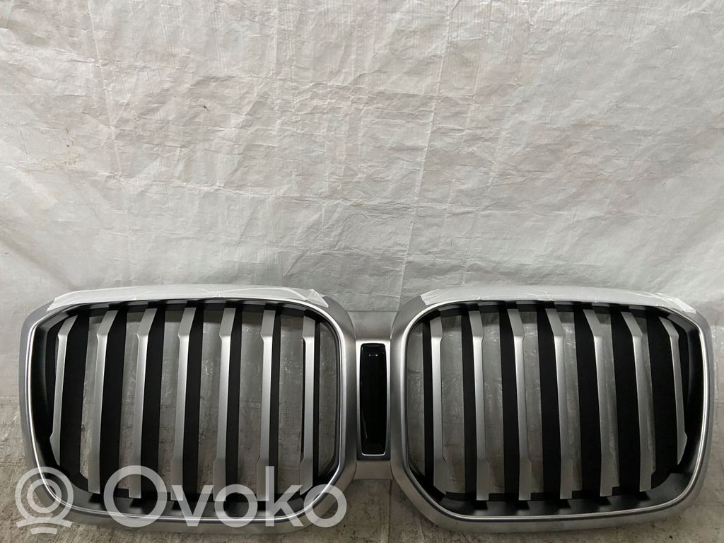 BMW X3 G01 Etupuskurin ylempi jäähdytinsäleikkö 