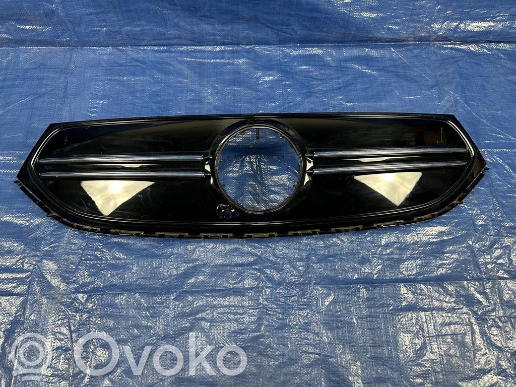 Mercedes-Benz EQA Etusäleikkö 