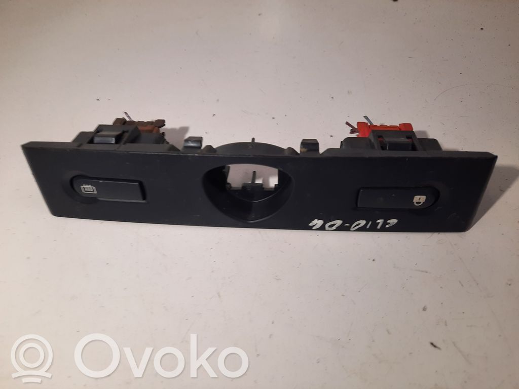 Renault Clio II Windscreen/window heater switch 