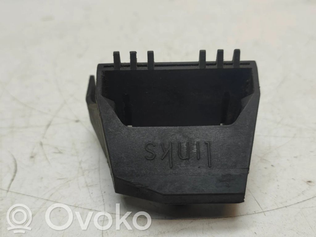 BMW 5 E39 Radiator mount bracket 