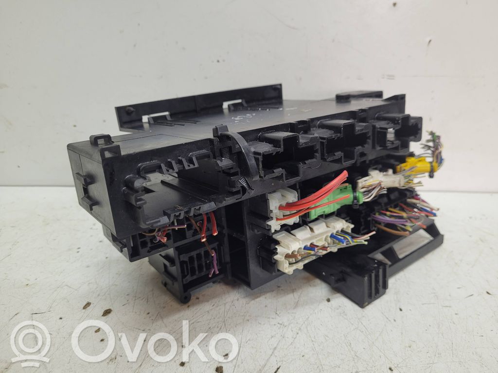 BMW 5 E34 Relay mounting block 