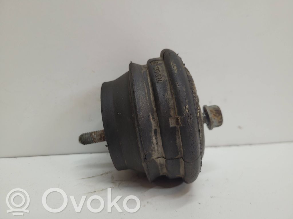 BMW 5 E39 Engine mount bracket 