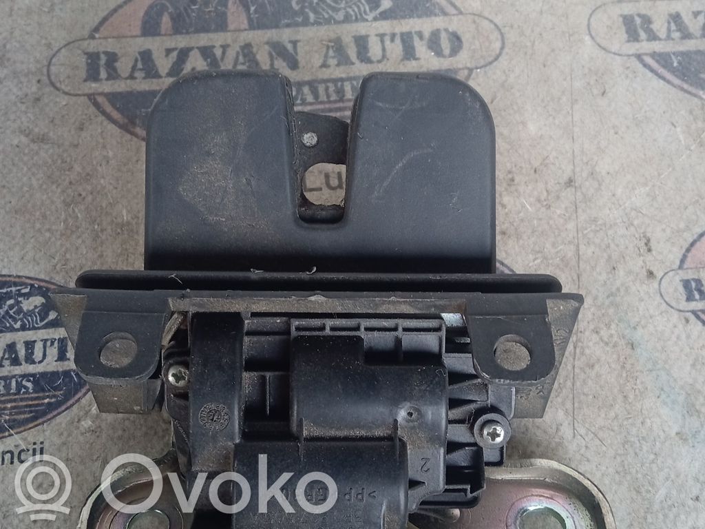 Skoda Rapid (120G, 130G, 135G) Spoiler tylnej szyby klapy bagażnika 