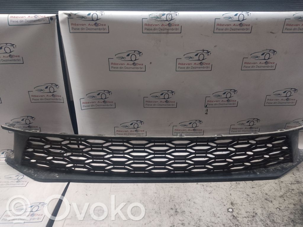 Dacia Sandero Grotelės apatinės (trijų dalių) 