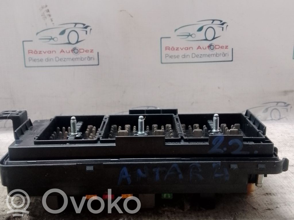 Opel Antara Módulo de fusible 