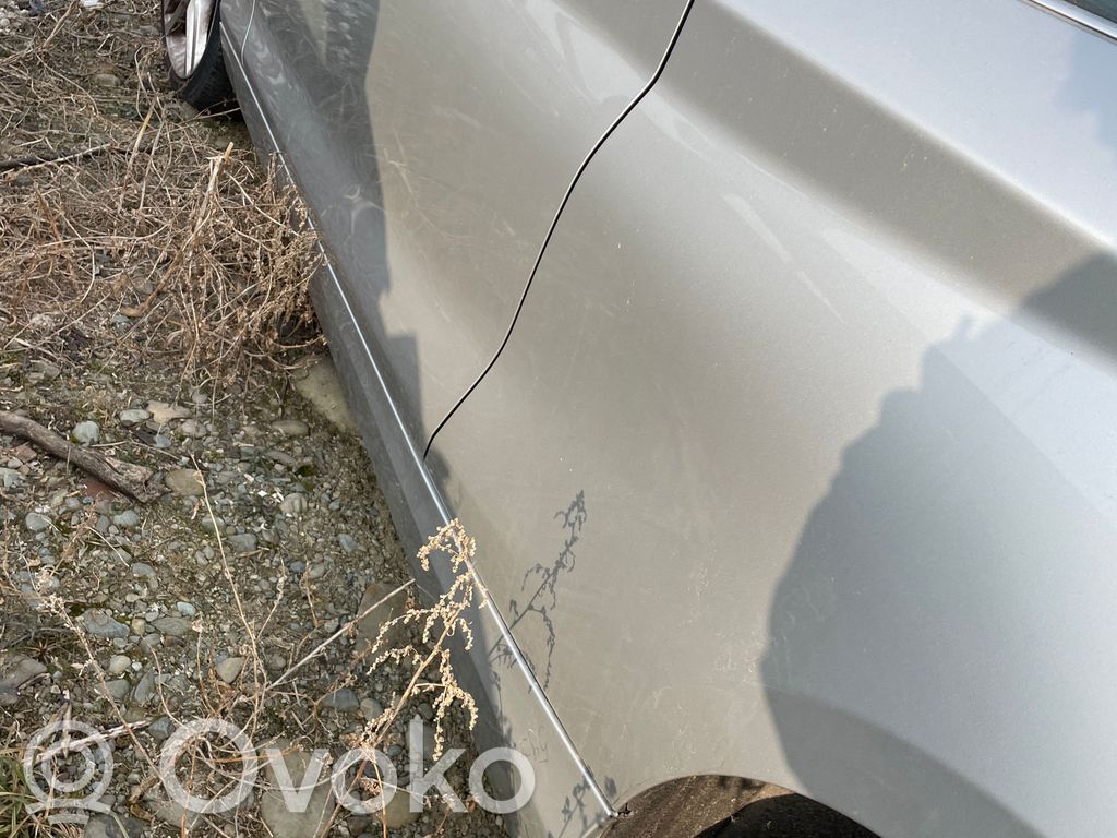 Front sill (body part)