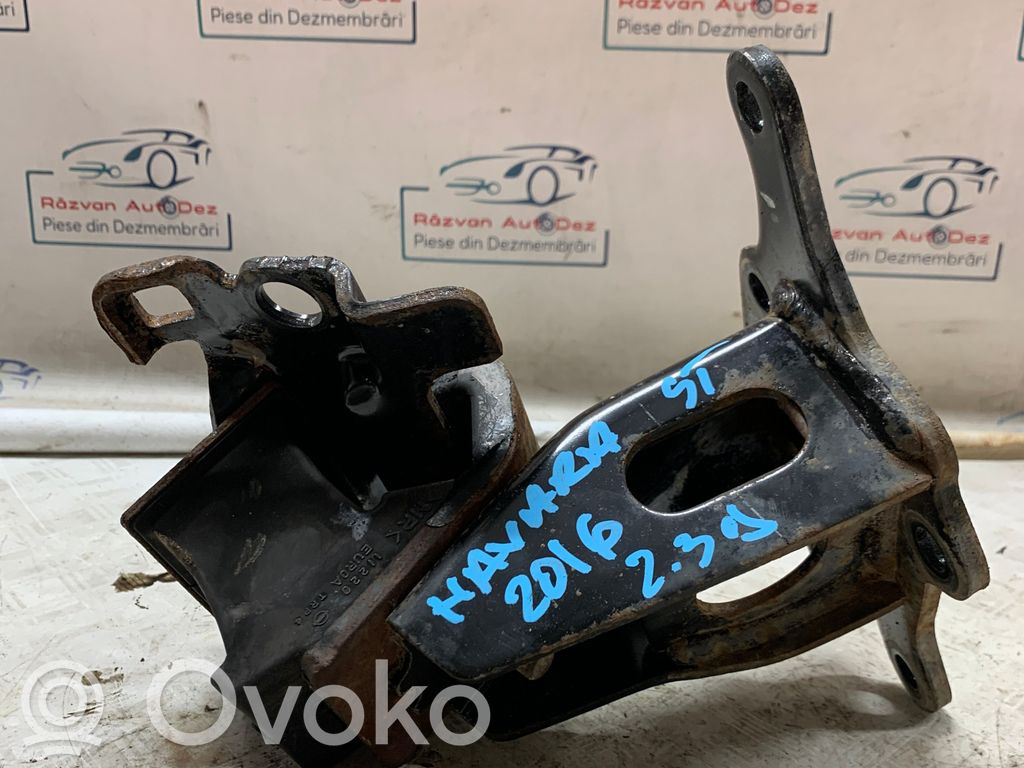 Engine mounting bracket