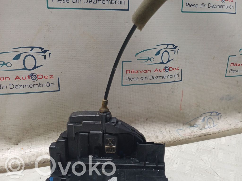 Cerradura de puerta trasera
