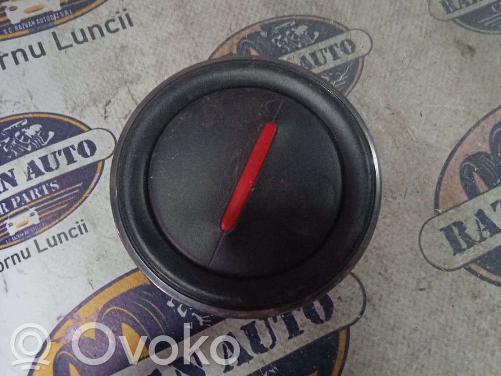 Dacia Duster Gaisa ventilācijas reste jumtā 