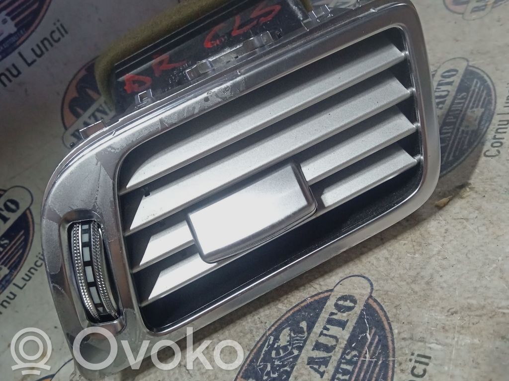 Mercedes-Benz  CLE C236 Dysze / Kratki środkowego nawiewu deski rozdzielczej 