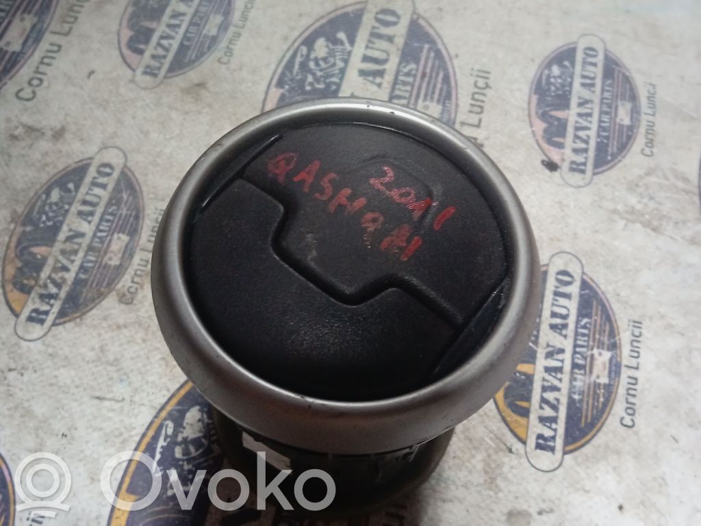 Nissan Qashqai Dysze / Kratki środkowego nawiewu deski rozdzielczej 