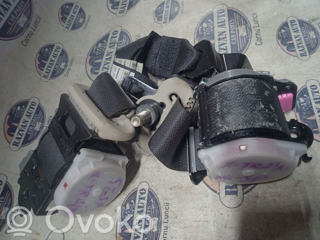 Nissan X-Trail T30 Zestaw pasów bezpieczeństwa 