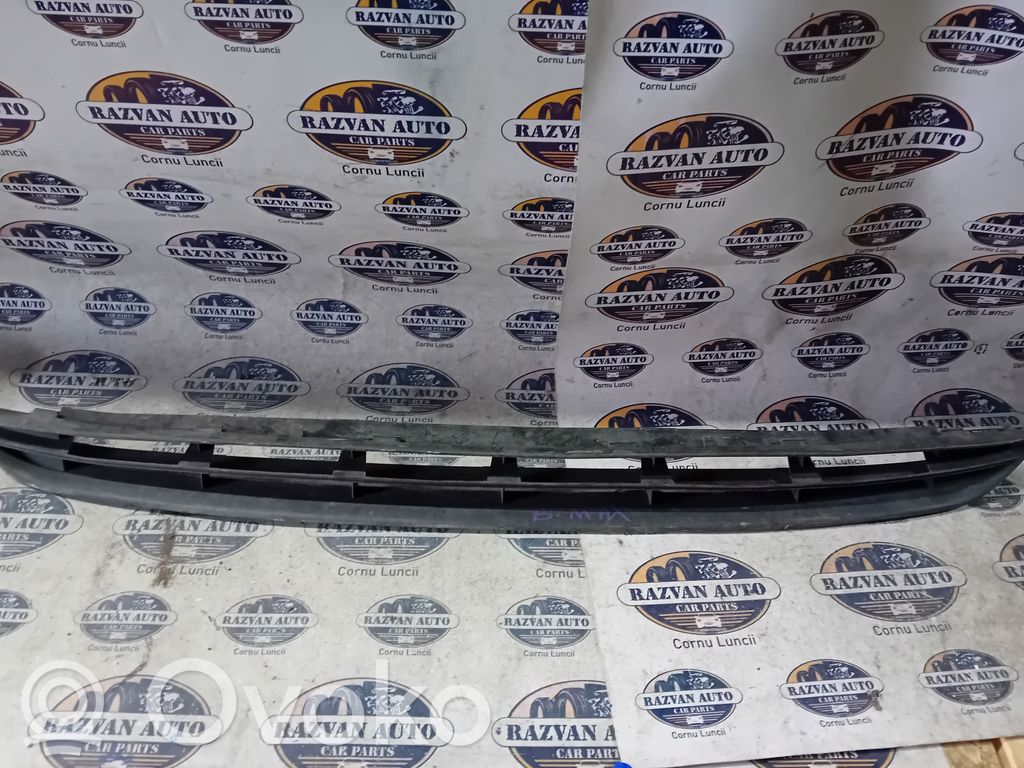 Front bumper upper radiator grill   11587