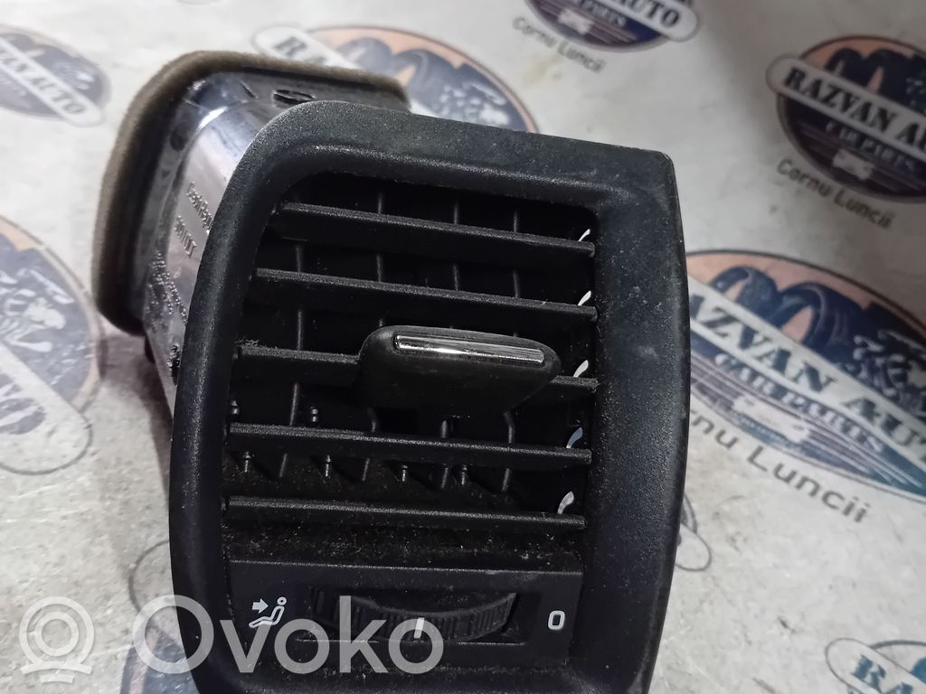 Skoda Fabia Mk2 (5J) Centrālais gaisa ventilācijas režģis 