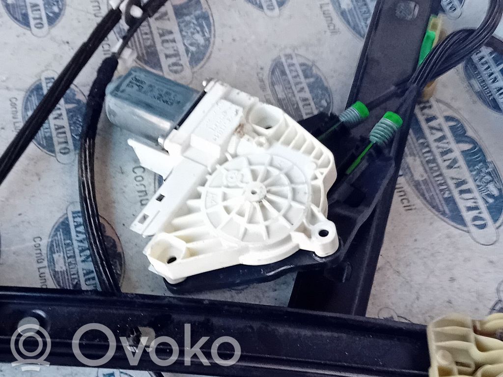 Audi A1 Elektryczny podnośnik szyby drzwi przednich 