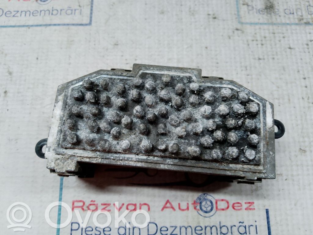 Audi A5 8T 8F Lämpöpuhaltimen moottorin vastus 