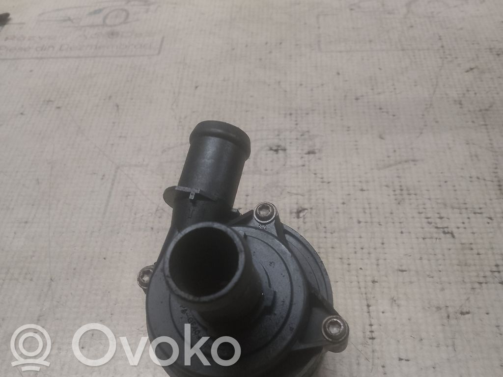 Volkswagen PASSAT B8 Koło pasowe pompy wody 