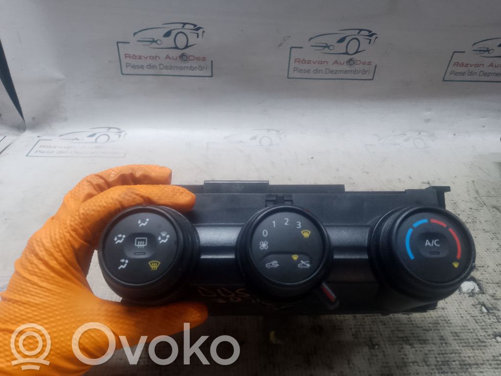 Dacia Duster Climate control unit 