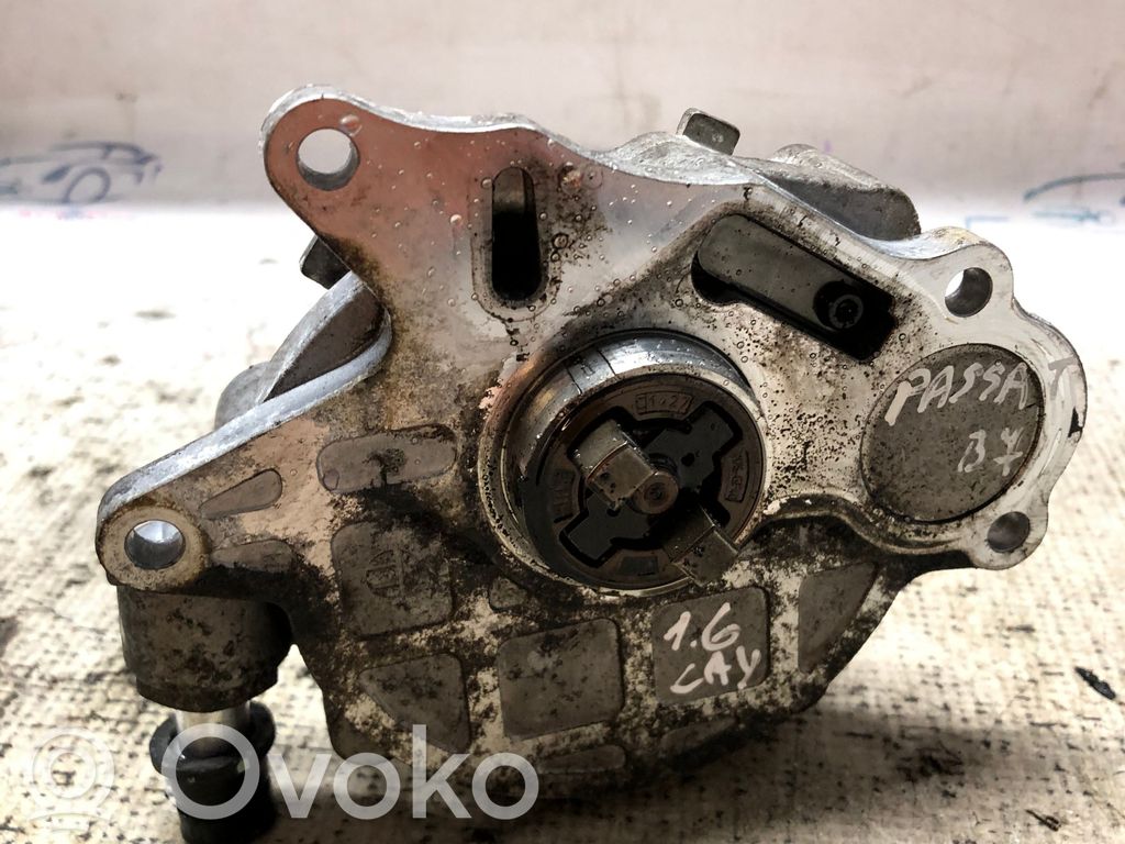 Volkswagen PASSAT B7 Pompă vacuum 