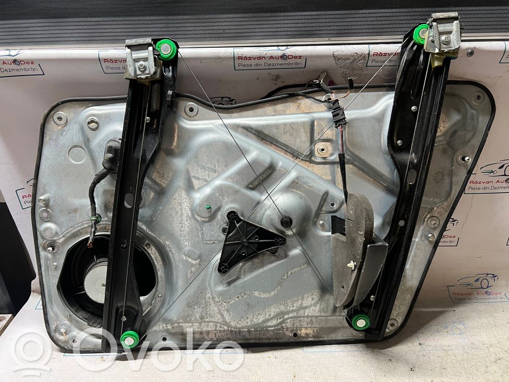 Volkswagen Tiguan Front door window regulator with motor 
