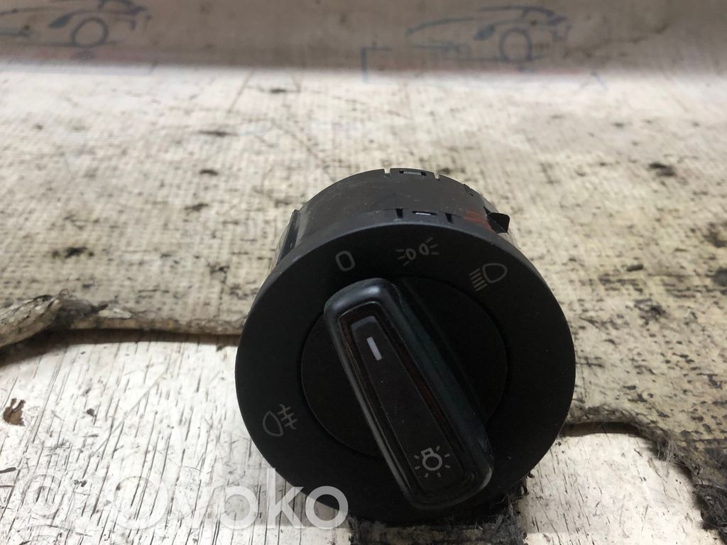 Skoda Fabia Mk3 (NJ) Light switch 