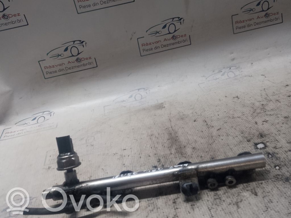 Nissan Juke I F15 Listwa wtryskowa 