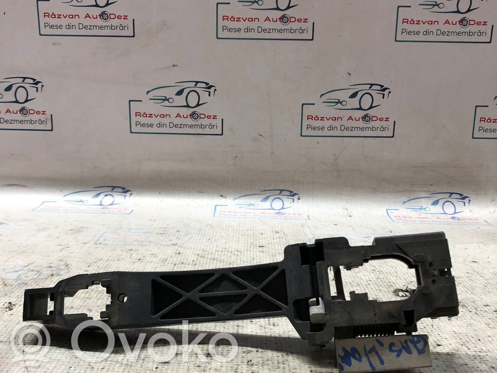 Nissan Qashqai Front door exterior handle/bracket 