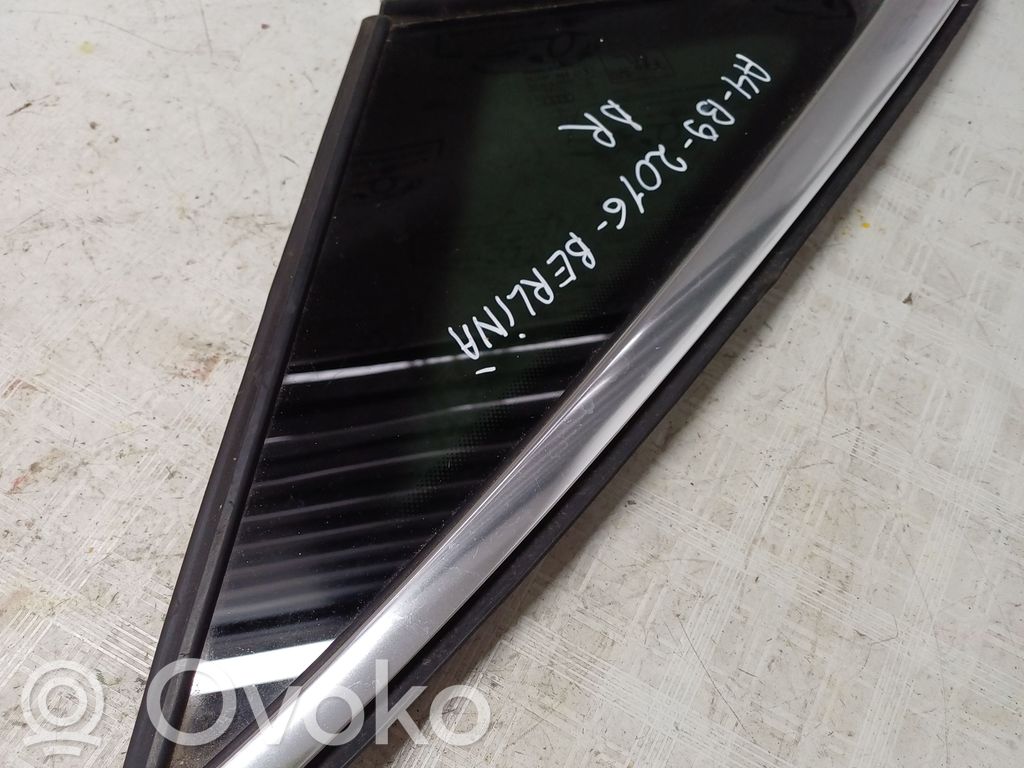 Audi A4 S4 B9 Rear side window 