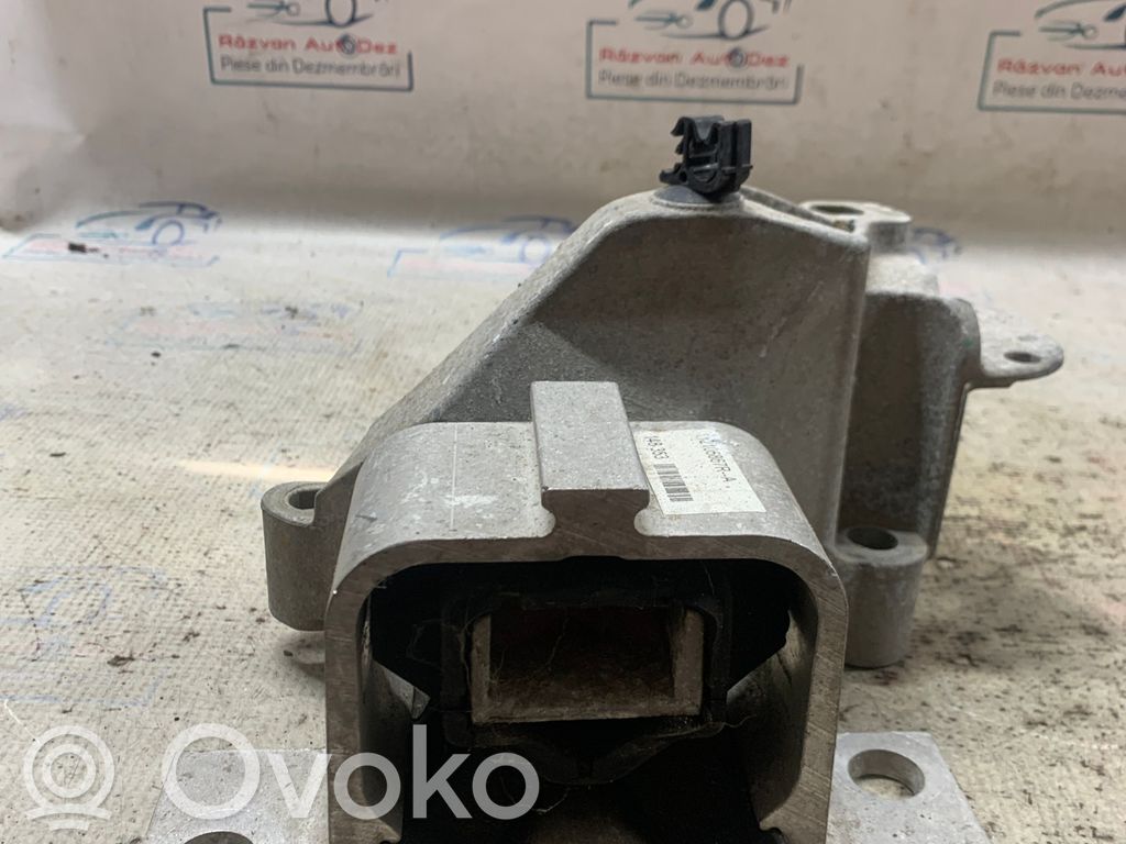 Dacia Duster Engine mounting bracket 