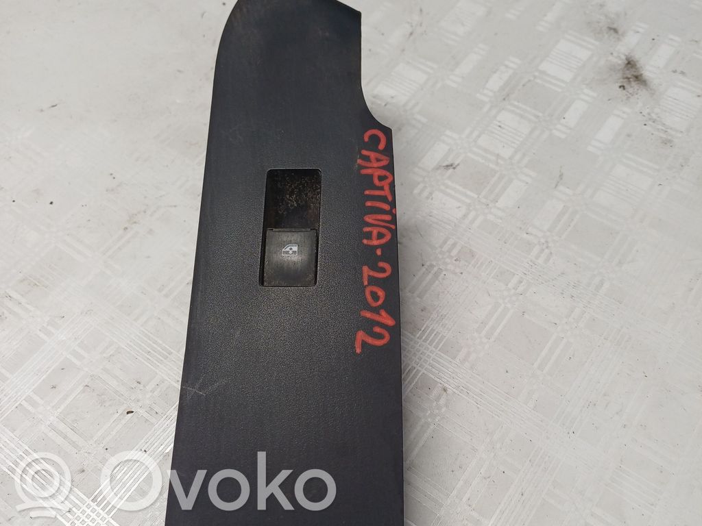 Chevrolet Captiva Fuel tank opening switch 