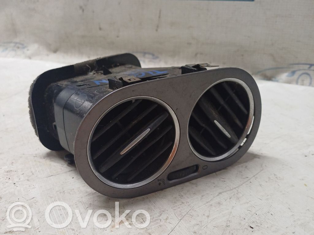 Volkswagen Tiguan Centrālais gaisa ventilācijas režģis 