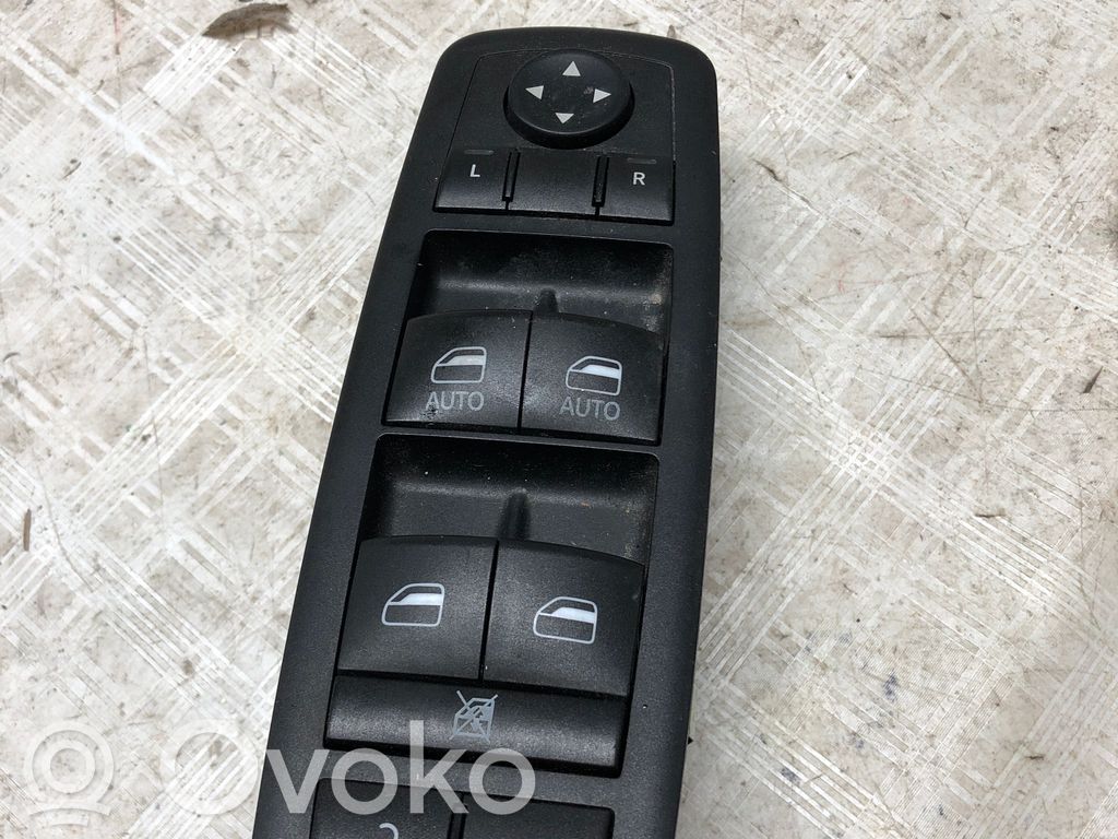 Jeep Cherokee Electric window control switch 