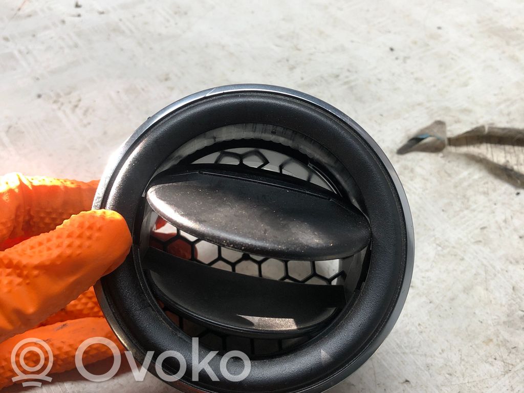 Dacia Duster Air vent grill in roof 