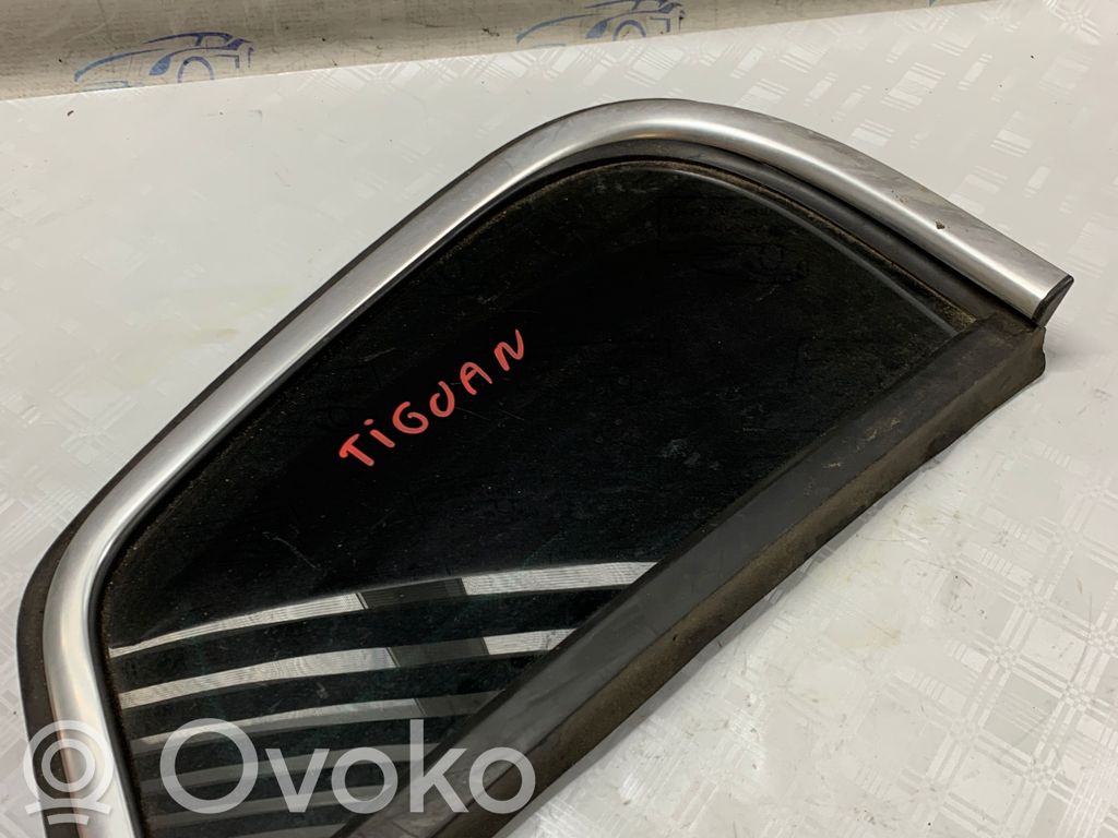 Volkswagen Tiguan Aizmugurējais virsbūves sānu stikls 