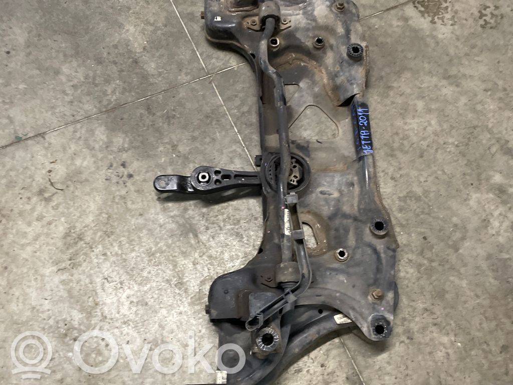 Volkswagen Jetta I Priekinis traversas 