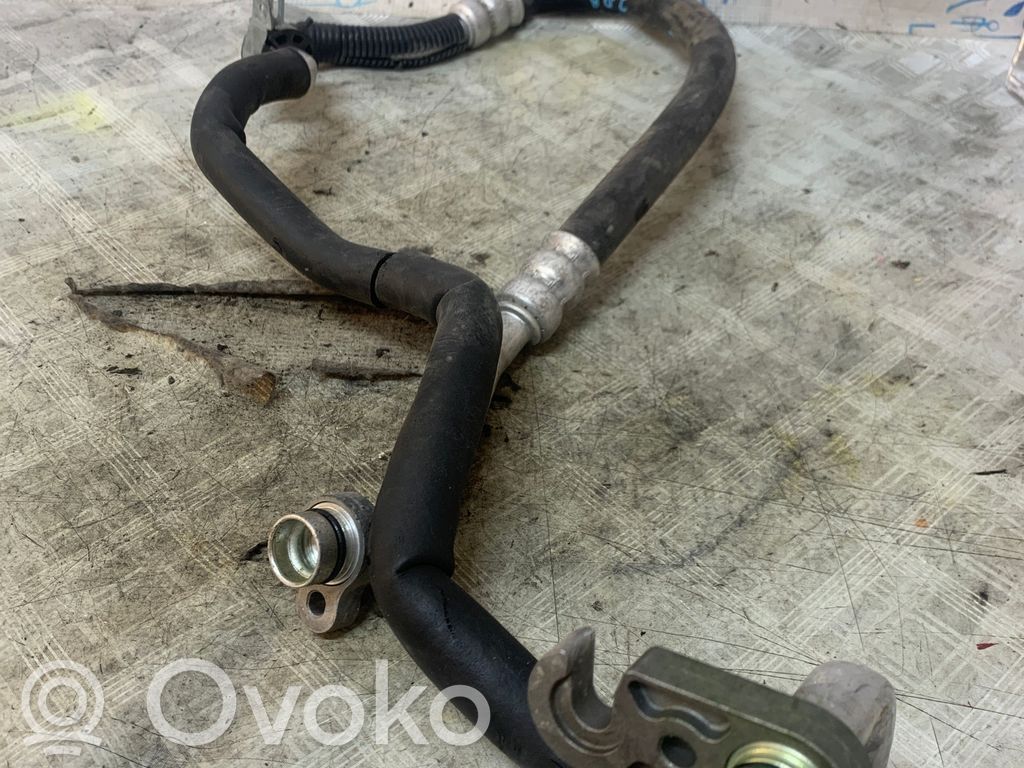 Ilmastointilaitteen putki (A/C)   DD2F61461