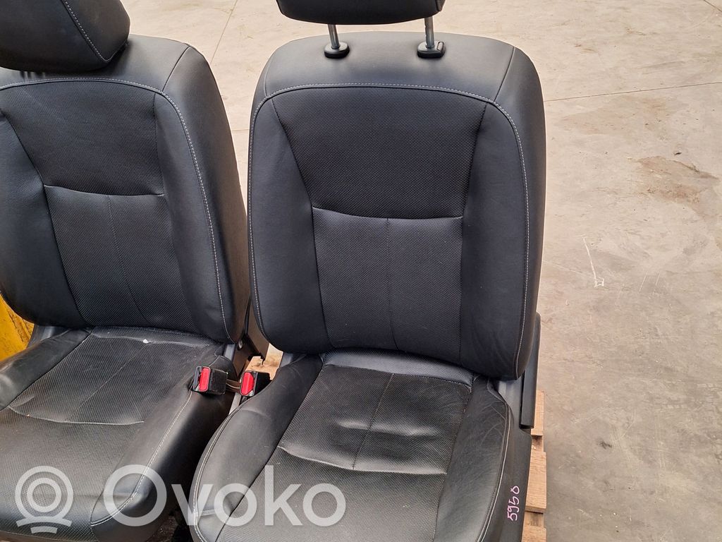 Nissan Pulsar Seat set 