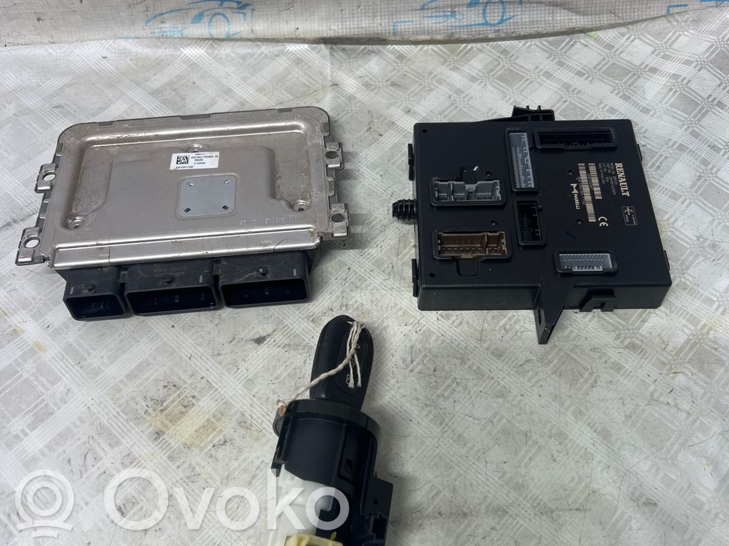 Dacia Sandero Kit cu ECU motor și set închidere uși 