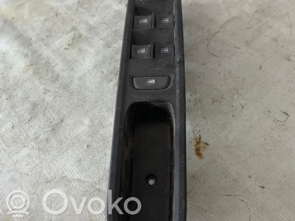 Dacia Sandero Elektrinių langų jungtukas 