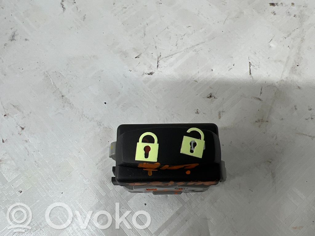 Dacia Duster Botón interruptor de bloqueo de puertas 