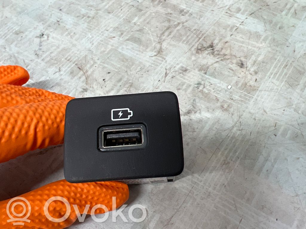 Dacia Sandero Unitate control USB