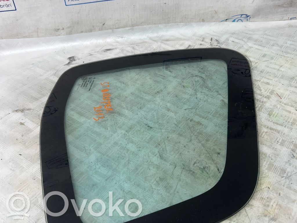 Dacia Duster Geam lateral spate 