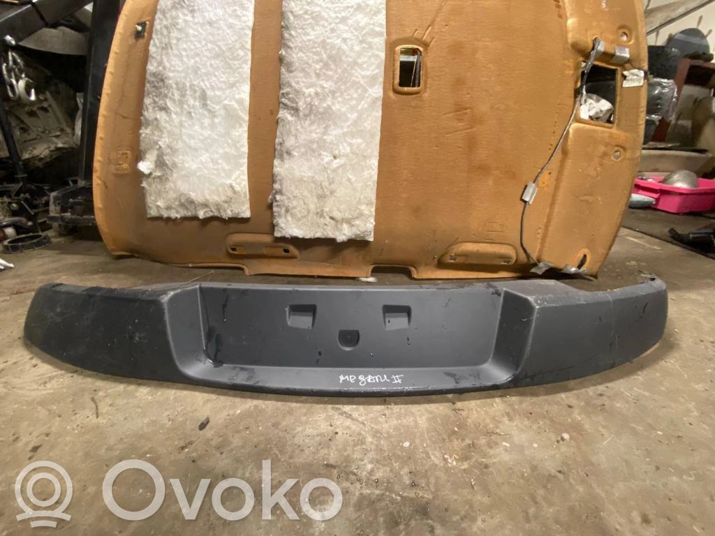 Renault Megane II Dekoratīvās aizmugurē bampera ulikas 