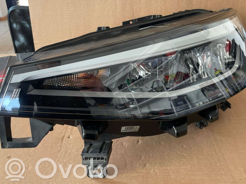 Volkswagen ID.4 Lampa przednia 