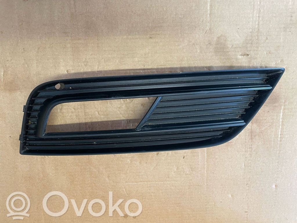 Audi A4 S4 B8 8K Priešrūkinio žibinto apdaila/ grotelės 