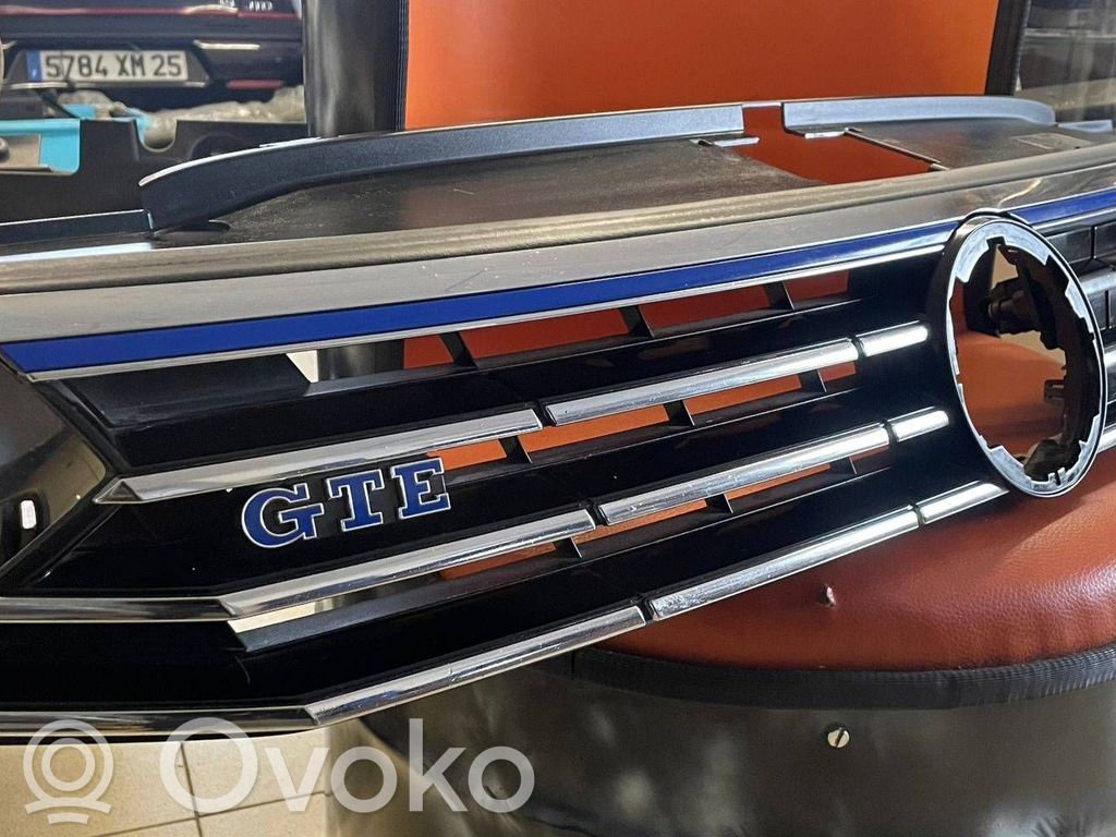 Volkswagen PASSAT B8 Maskownica / Grill / Atrapa górna chłodnicy 